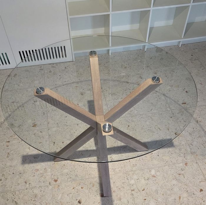 Mesa de Vidro com pé em Madeira