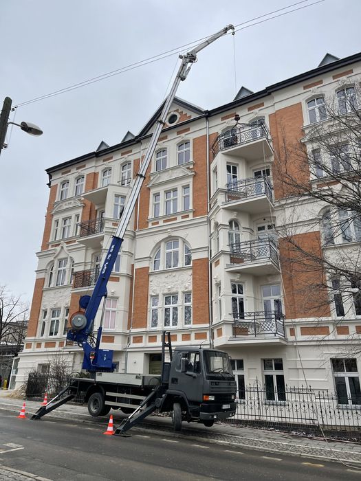 Żuraw Ciesielski dźwig dekarski Böcker AK 27/1000