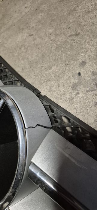 Grill przedni Mercedes C207