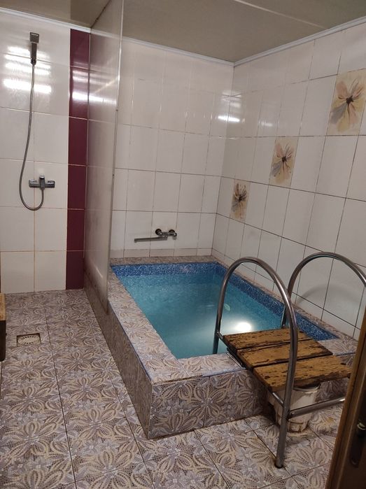 Подобово оренда з банею , банкет залом , мангальною зоною , порковкою