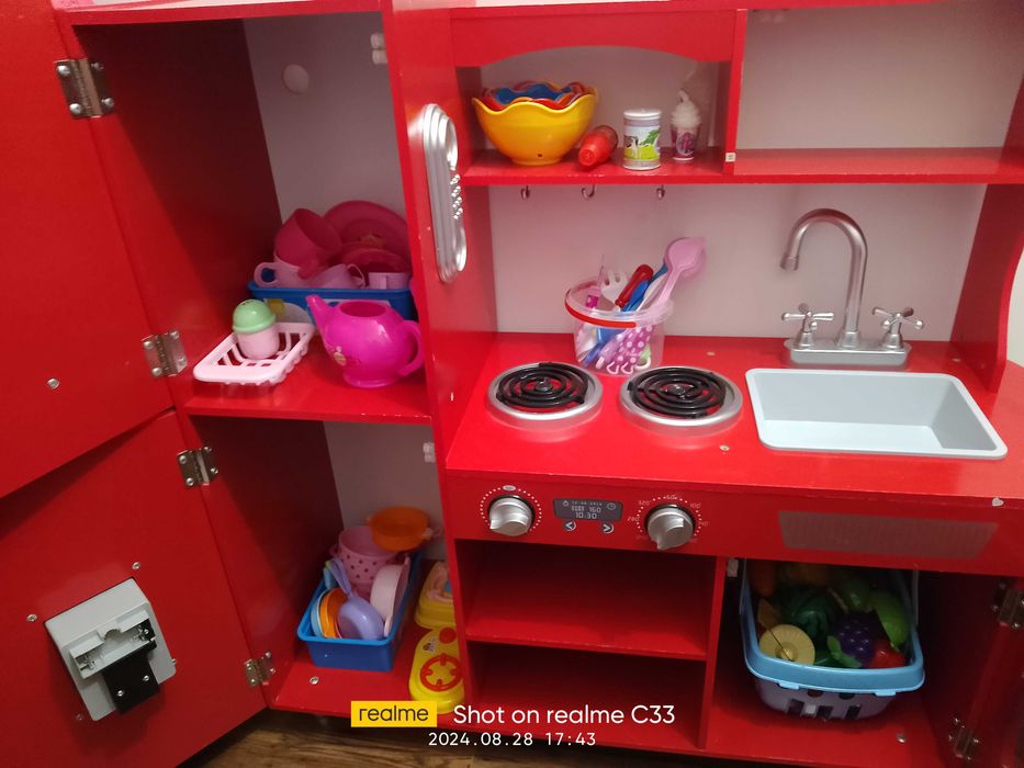 Kuchnia dla dzieci z wyposażeniem