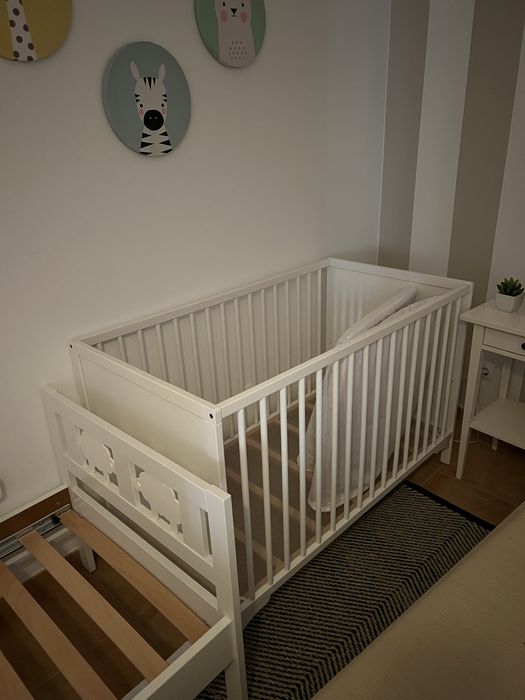 Berço para bebe, colchao e resguardo