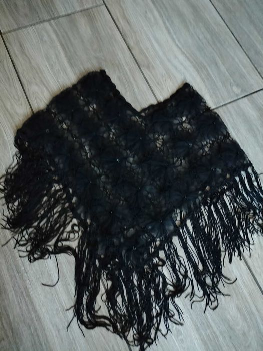 Piękna czarna  narzutka/poncho