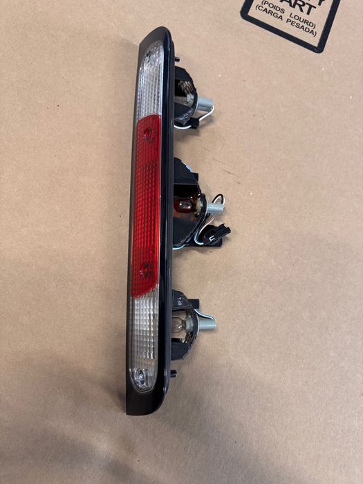 Ram 1500 DT Trzecie światło stop P68298380AG