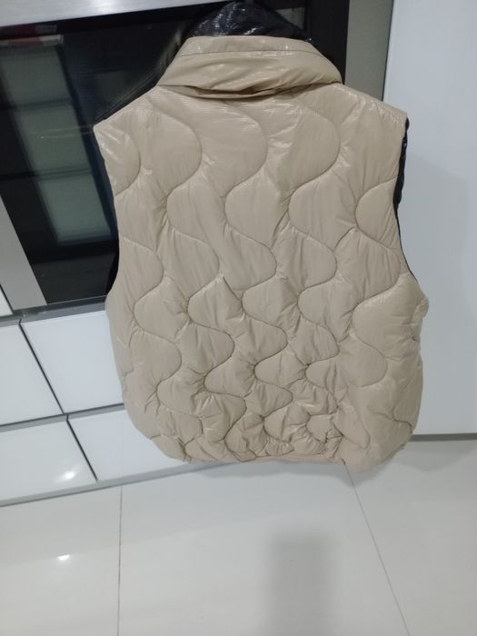 Vendo colete tipo kispo acolchoado em tom de bege e preto