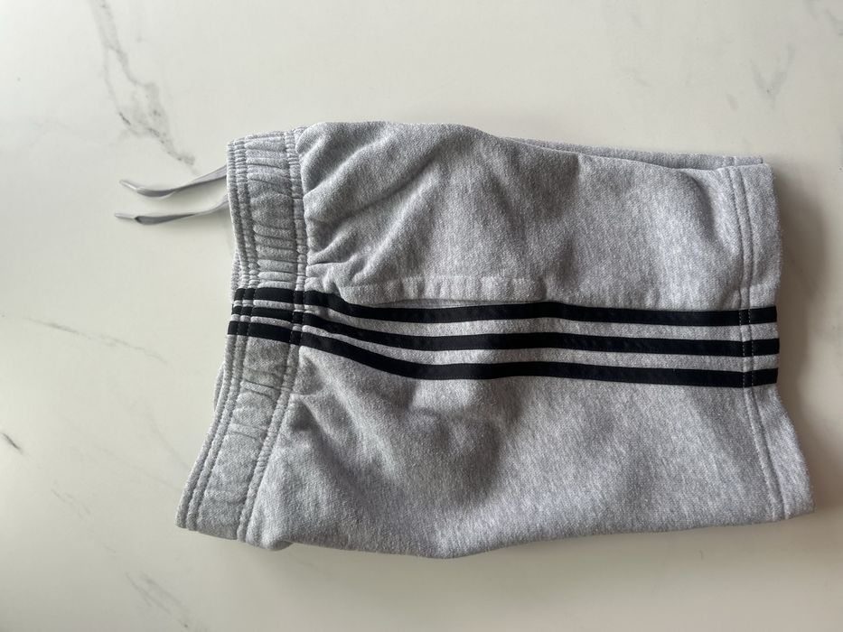 Świetne spodenki chłopięce, bawełna-9-10 lat-Adidas