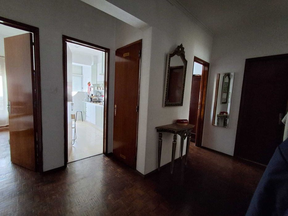 Apartamento T2 Em ótimas condições a Venda, Junto ao Parque Central da Amadora a bom Preço.