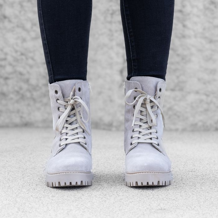 Bota de senhora bege