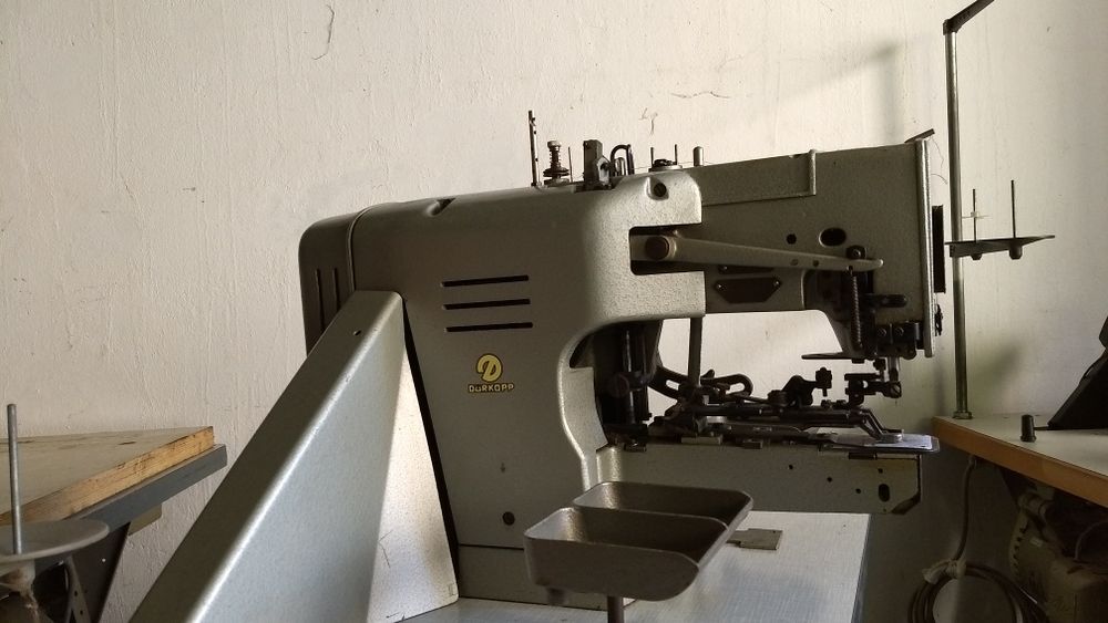 Máquina industrial pregar botões