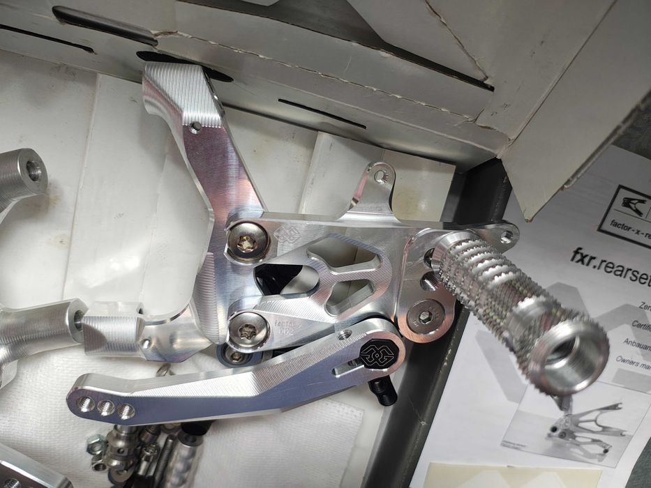 Podnóżki sety sport tor Gilles FXR-D02N Ducati V2 899, 959, 1199, 1299
