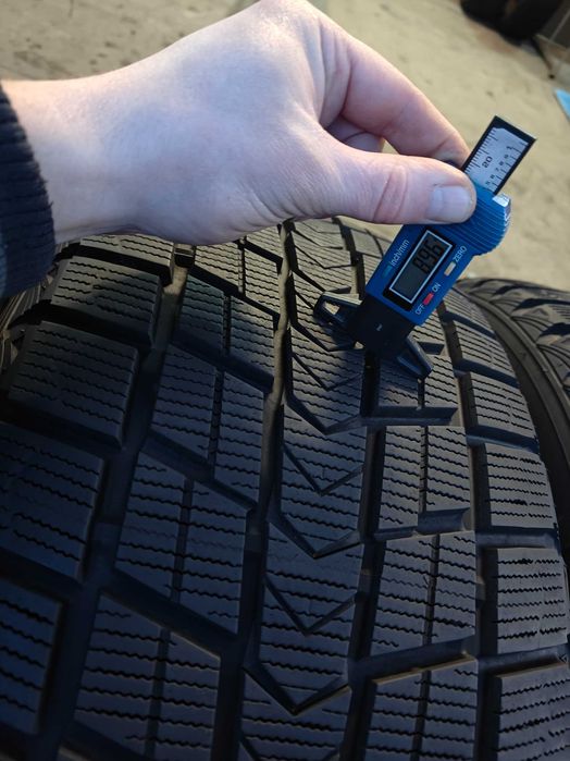 Nexen-Roadstone Winguard Ice R20 265 50 зимові шини на Infiniti FX35