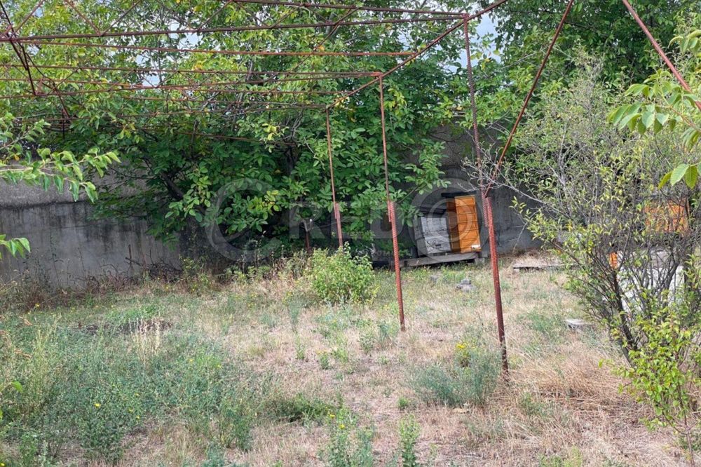 Продаж земельної ділянки під комерційну діяльність.