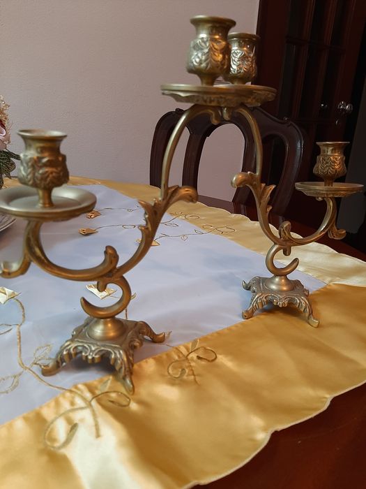 Castiçais em bronze