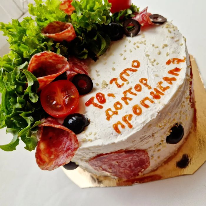 Солоний торт,  еклери та капкейки