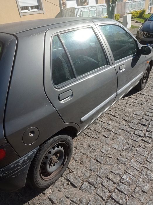 Renault Clio 1997 - 1000€ (negociável)