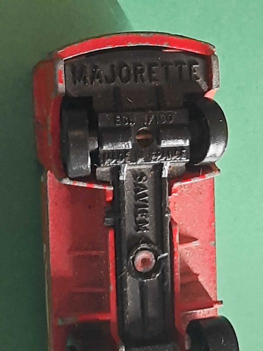 Miniatura camião Saviem Esso escala 1/80 da Majorette