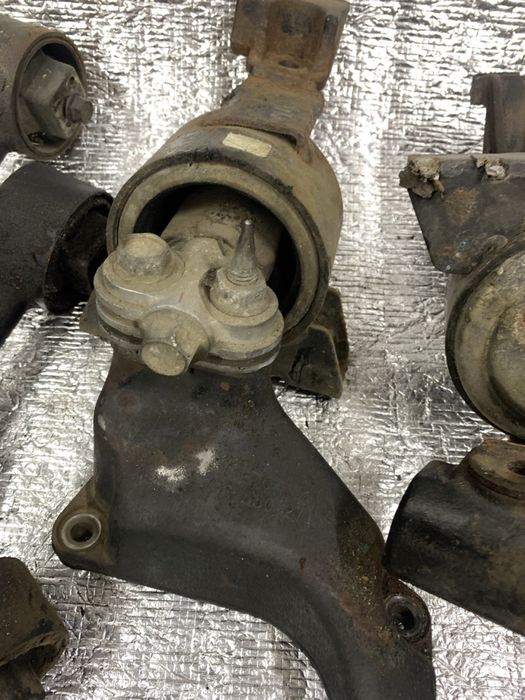 Подушки кронштейни кріплення мотора Шевроле Лачетті 1.8-1.6 мкпп-акпп