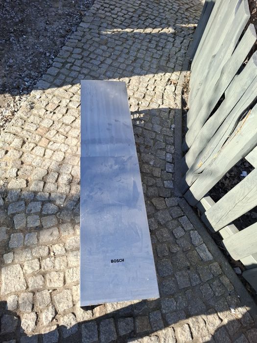 Okap Bosch DKE645E i parapet okienny