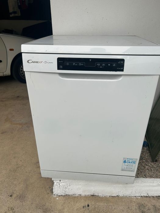 Máquina lavar loiça danificada