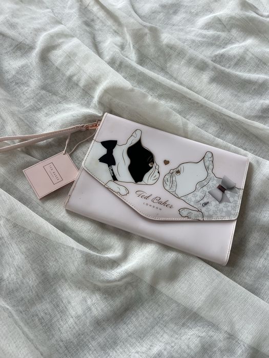 Новий клатч із бульдожками від Ted Baker
