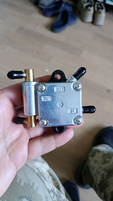 Подвесной лодочний мотор YamahaF20 , 20 HP топливний насос