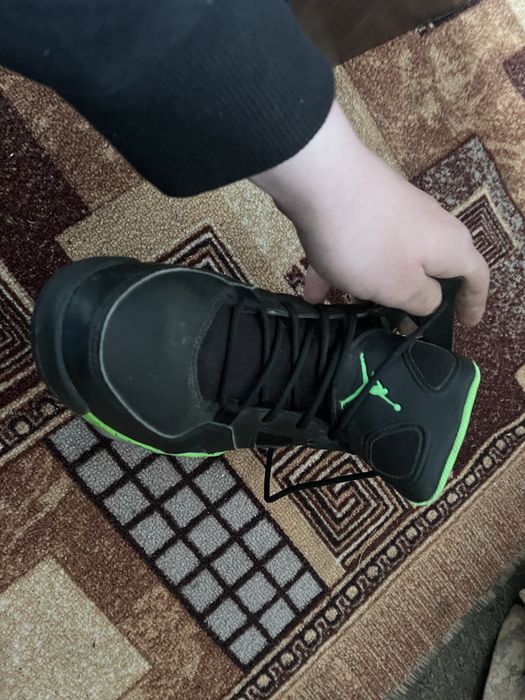 Flight Club 91 'Black Green Strike'.