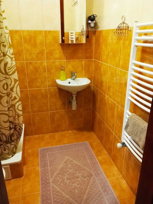 Подобово окремі номера з санвузлами, кухнею, паркінг в м.Берегово