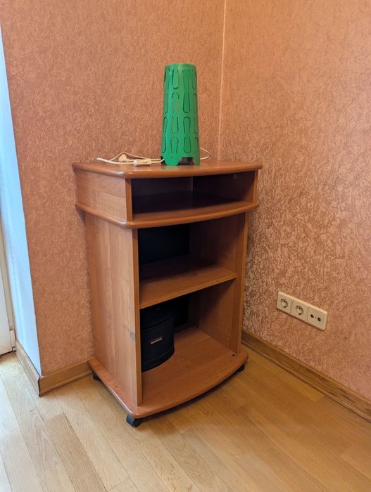 Приліжкова тумба, відкритий комод