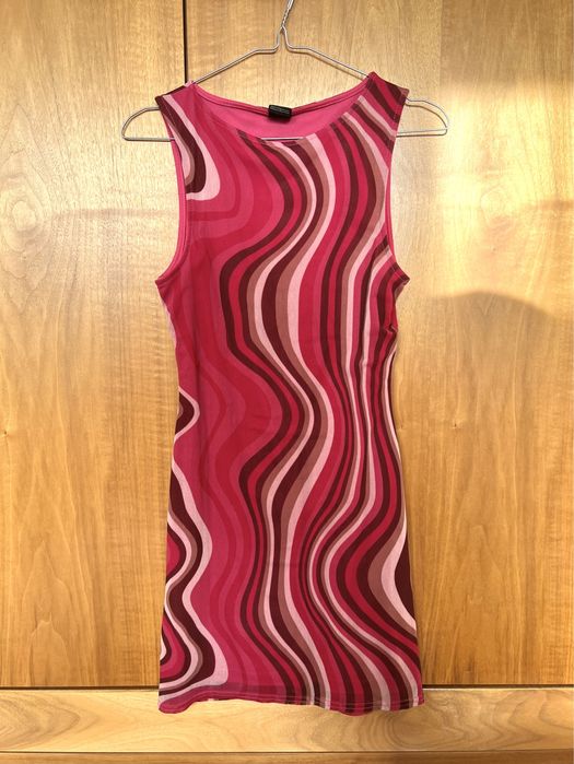 Różowa sukienka Urban Outfitters