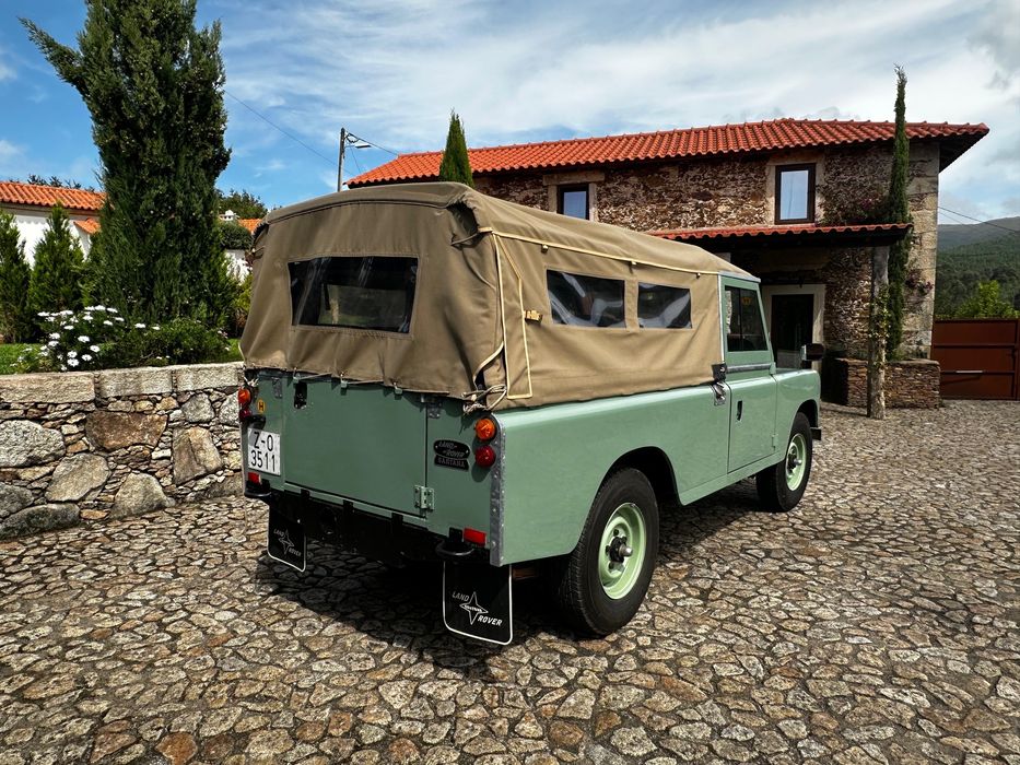 Land Rover Santana Series III 109