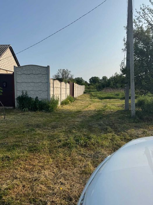 Продам 15 соток землі в хорошому місці під забудову або садівництво.