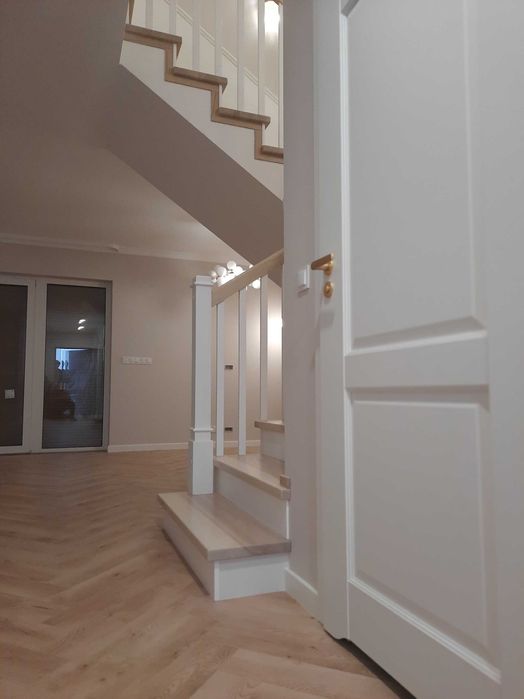 Drewniane schody na beton