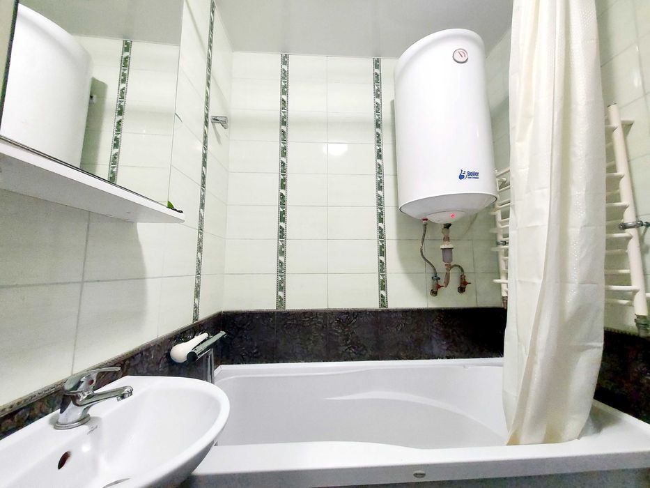 метро Дорогожичі,вул.Рилеева 25. Подільский район.