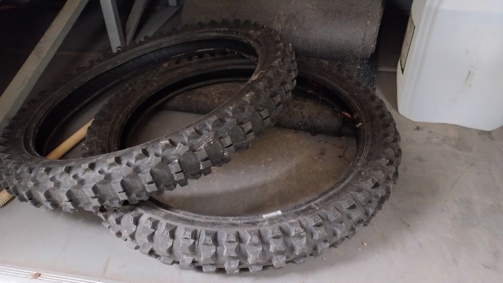 Do sprzedania 5 opon plus 2 detki