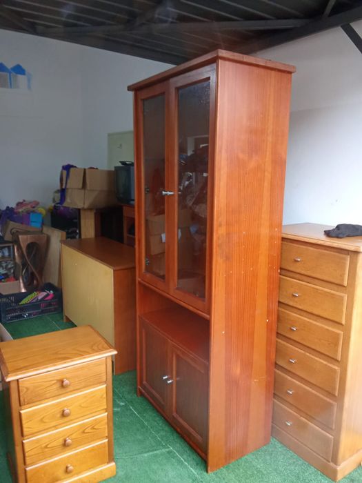 Cristaleira em bom estado