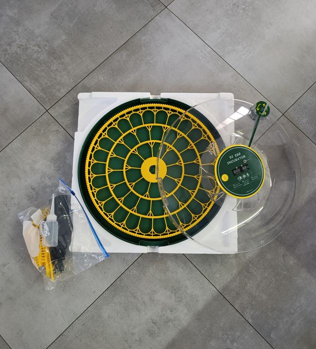 Inkubator na 52 duże jaja