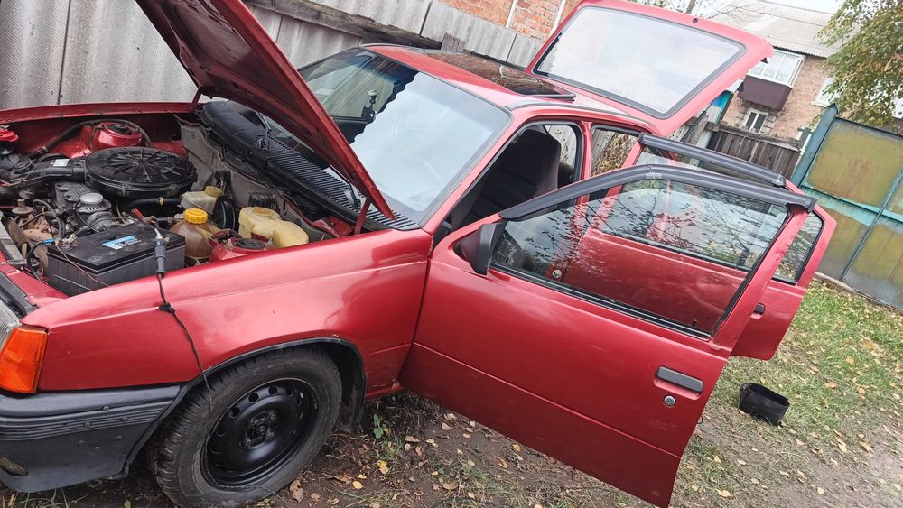 Opel Kadett Хэтчбек
