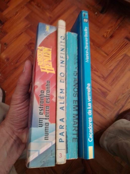 Varios livros Fiçao cientifica antigos Desde 5E - Borracha antiga-5E Desde2E