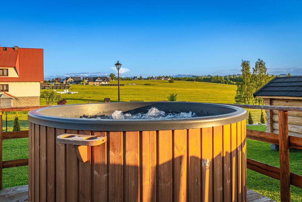 Domki z jacuzzi sauna i kominkiem w górach noclegi