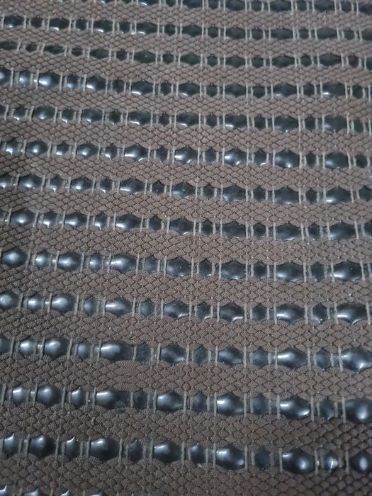 Tapete castanho com borracha