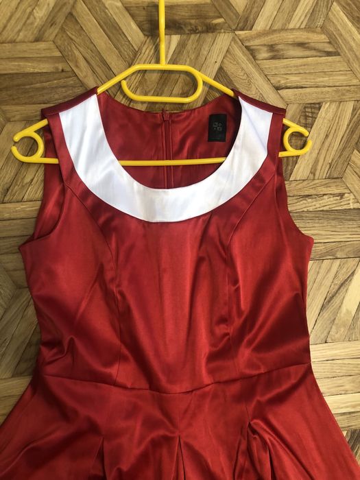 Czerwona sukienka - polska produkcja