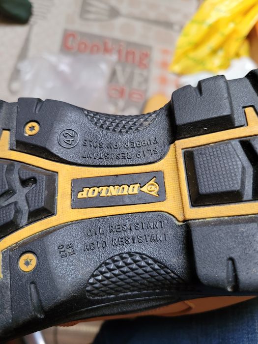 Sapatos  usados 2 vezes, Dunlop nr42 para trabalho com biqueira de aço