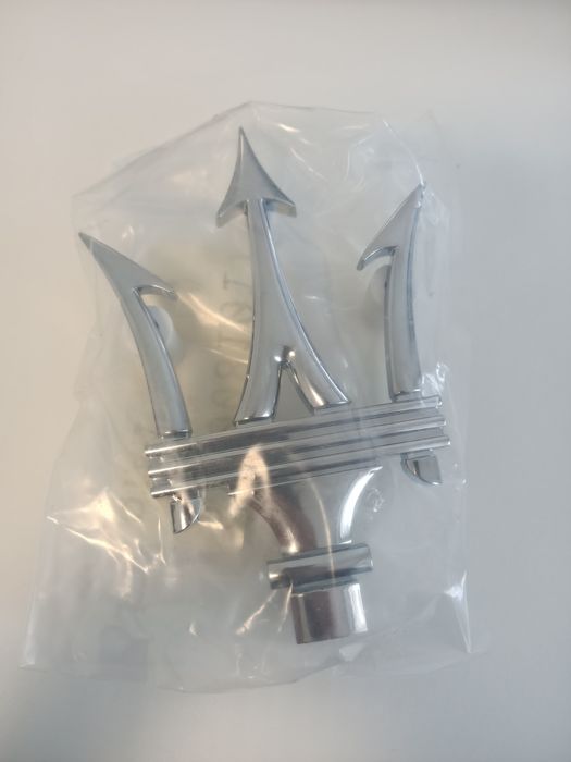 Emblemat Znaczek Logo MASERATI na Grill Atrapę