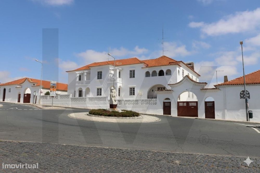 Moradia senhorial com terreno e 21 assoalhadas em Aljustrel.