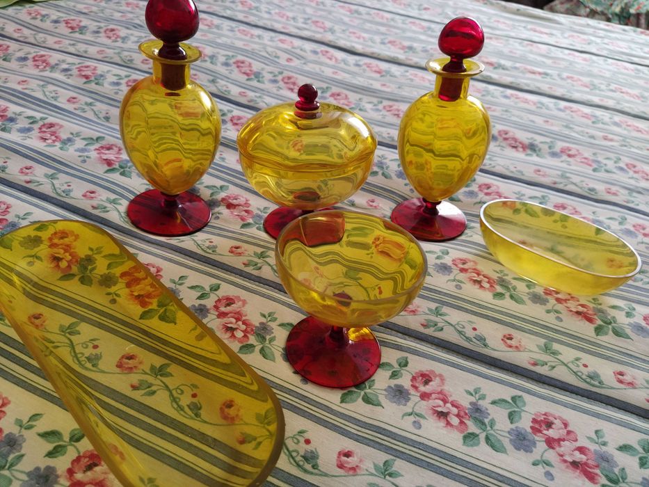 Conjunto 6 peças em cristal amarelo e vermelho muito antigo