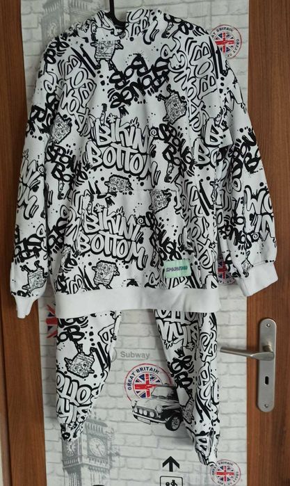 Dres (bluza i spodnie) H&M Divided ocieplany Nickelodeon Spongebob Kanciastoporty XS 152 - 164 jak nowy, bez metki