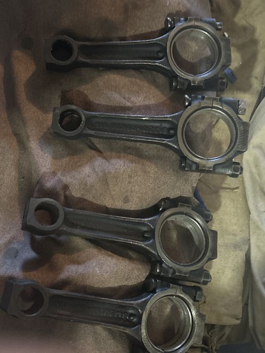 Шатуны комплек 4 шт на Ваз 2101
