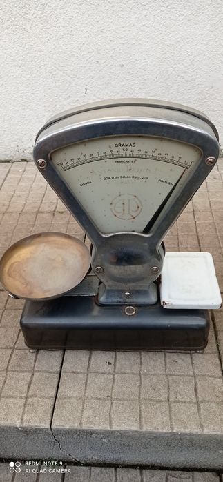 Só balanças de pesar várias e diferentes