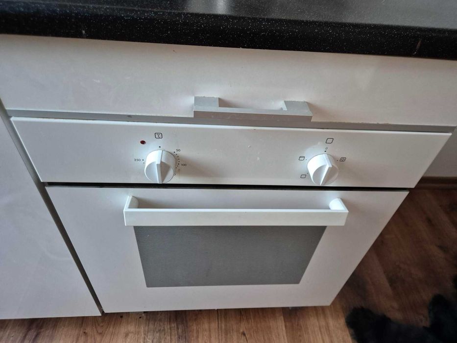 kuchnia z wyposażeniem