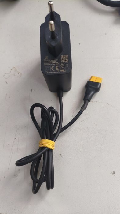 Блок живлення 19v 3.42a 65w xt60